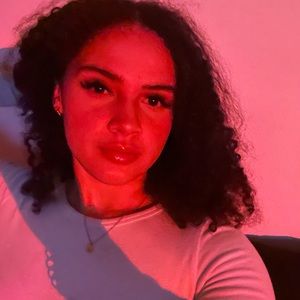 Meet your Posher, Adrianna